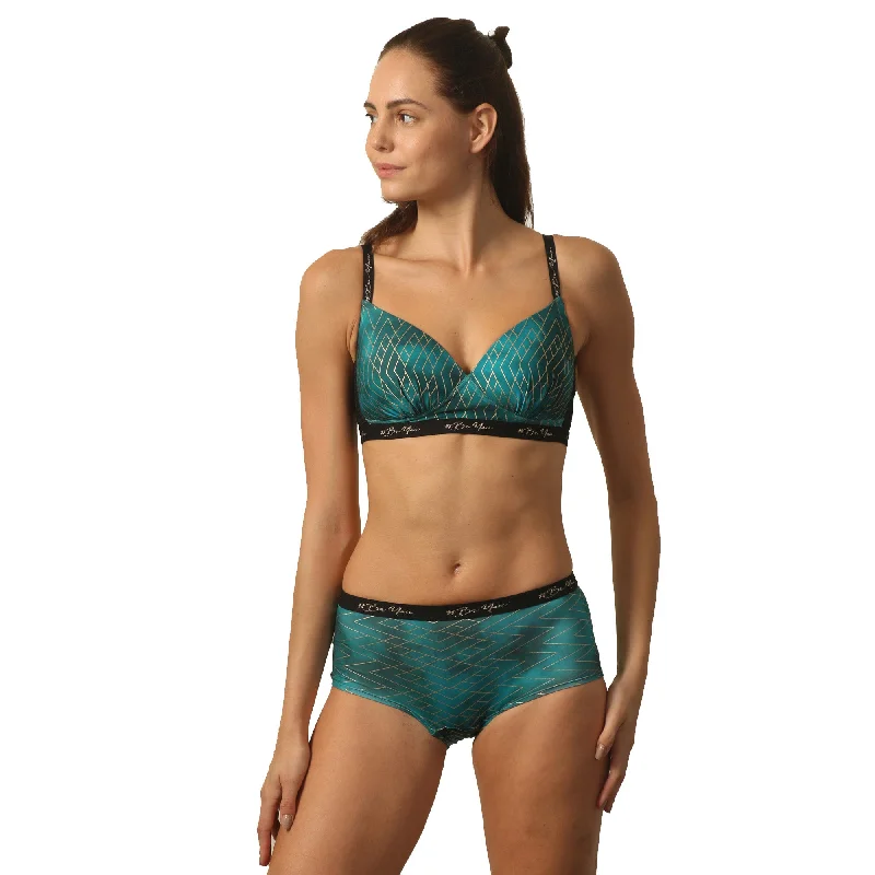 Molded cup underwire wired bras for a natural shape Padded Non Wired Full Coverage Detachable Back Straps Printed Bra with High Rise Full Coverage Printed Boyshorts SET FB-557/ FP-1557 Molded cup underwire wired bras for a natural shape Padded Non Wired Full Coverage Detachable Back Straps Printed Bra with High Rise Full Coverage Printed Boyshorts SET FB-557/ FP-1557