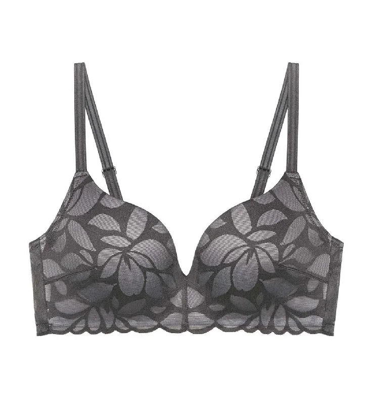 Seamless underwire wired bras for a smooth look BEYOND BLOSSOM NON-WIRED PADDED BRA Seamless underwire wired bras for a smooth look BEYOND BLOSSOM NON-WIRED PADDED BRA