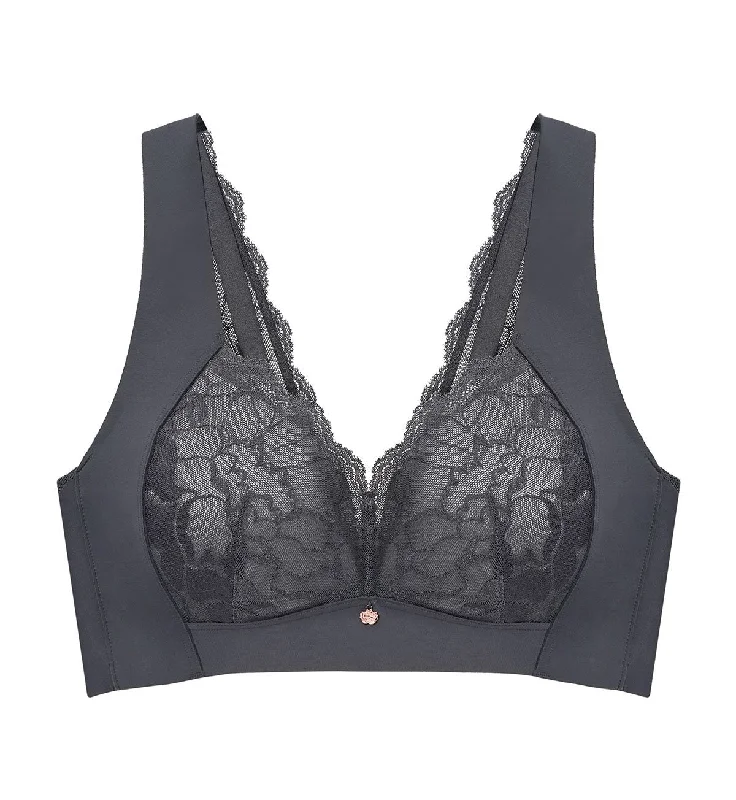 Embroidered underwire wired bras with intricate designs FLORALE MUDAN NON-WIRED PADDED BRA Embroidered underwire wired bras with intricate designs FLORALE MUDAN NON-WIRED PADDED BRA
