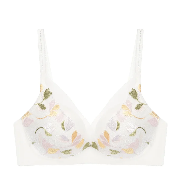Lace - trimmed underwire wired bras for a feminine touch SPRING EMBROIDERY NON-WIRED PADDED BRA Lace - trimmed underwire wired bras for a feminine touch SPRING EMBROIDERY NON-WIRED PADDED BRA
